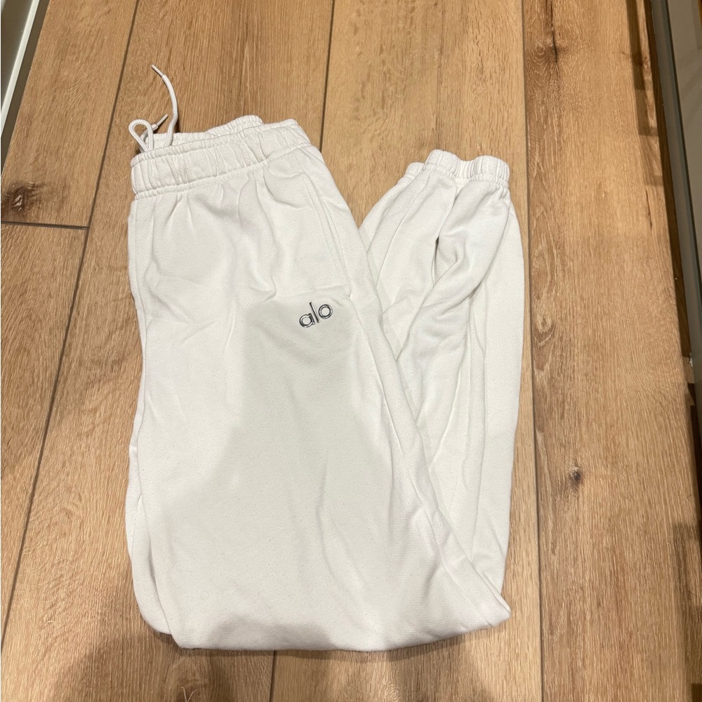 Alo White Accolade Joggers size Small